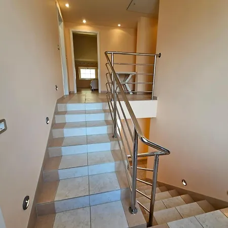 Kimi Villa *